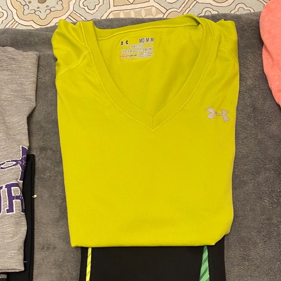 Bundle of 3 Under Armour gym shirts - Picture 2 of 10